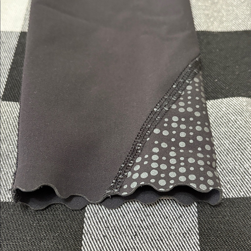 Lululemon Tight Stuff Black Gray Reflective Dots Scalloped Hem Leggings Tights 4 - Picture 16 of 16